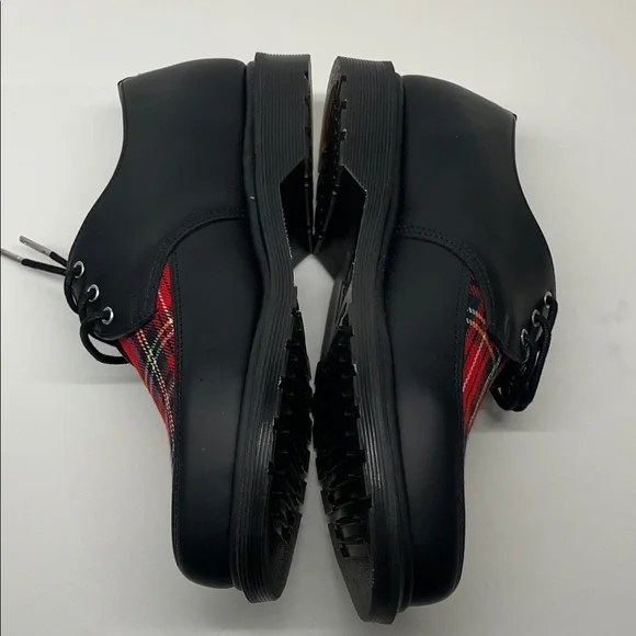 NWOT Dr. Marten Oxford Shoes Plaid Pointed Black and Red Size 8 (L) Size 7 (M) - Picture 3 of 15